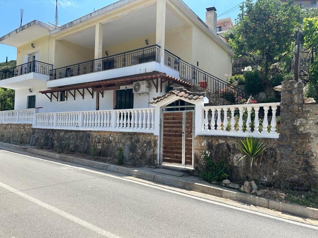 Lazari Rooms Himare Bagian luar foto